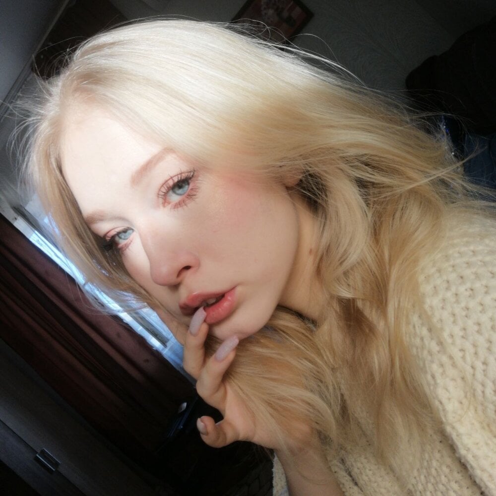 Live sex webcam photo for MaryHallff #288181733