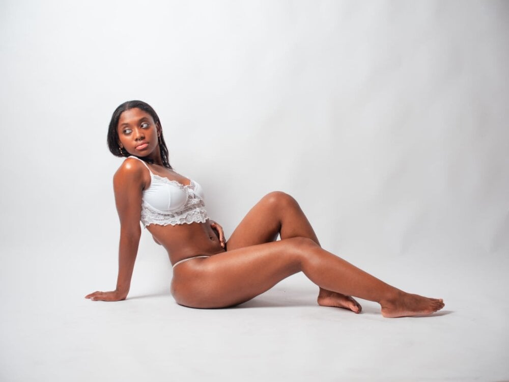 stripchat ebonylua webcam profile pic via 247camsex.com