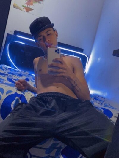 alan_miller18 from stripchat