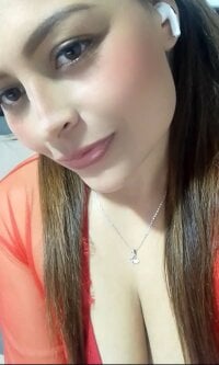 bigboobs_990's Offline Chat Room
