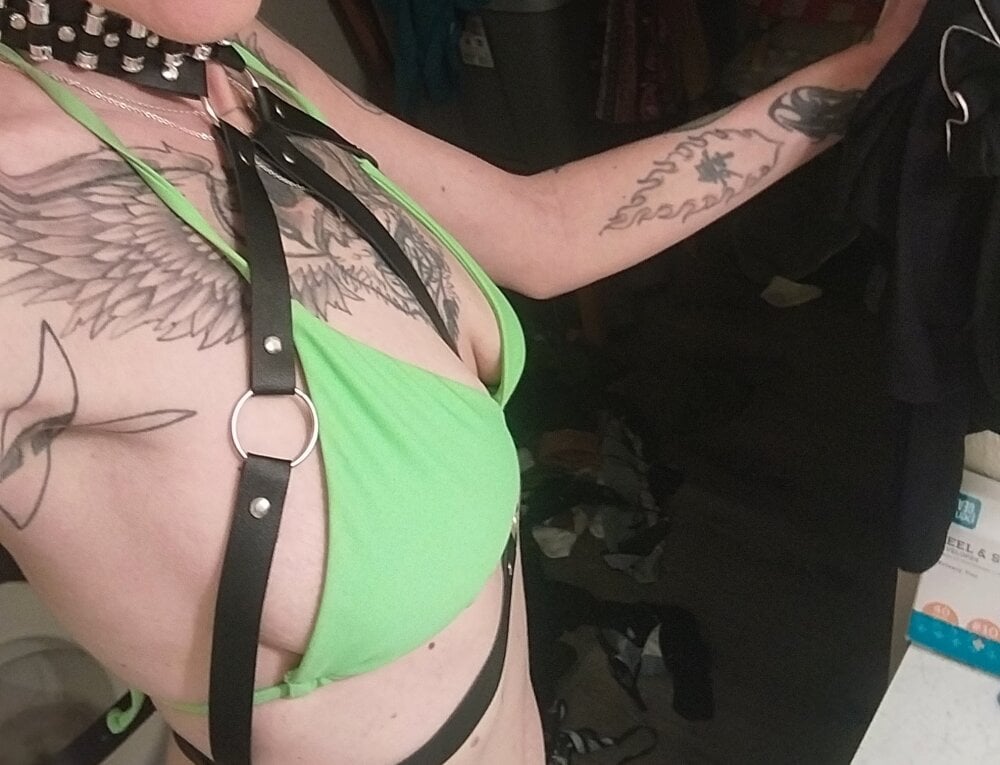 TrinityBlueEyes' Offline XXX Chat