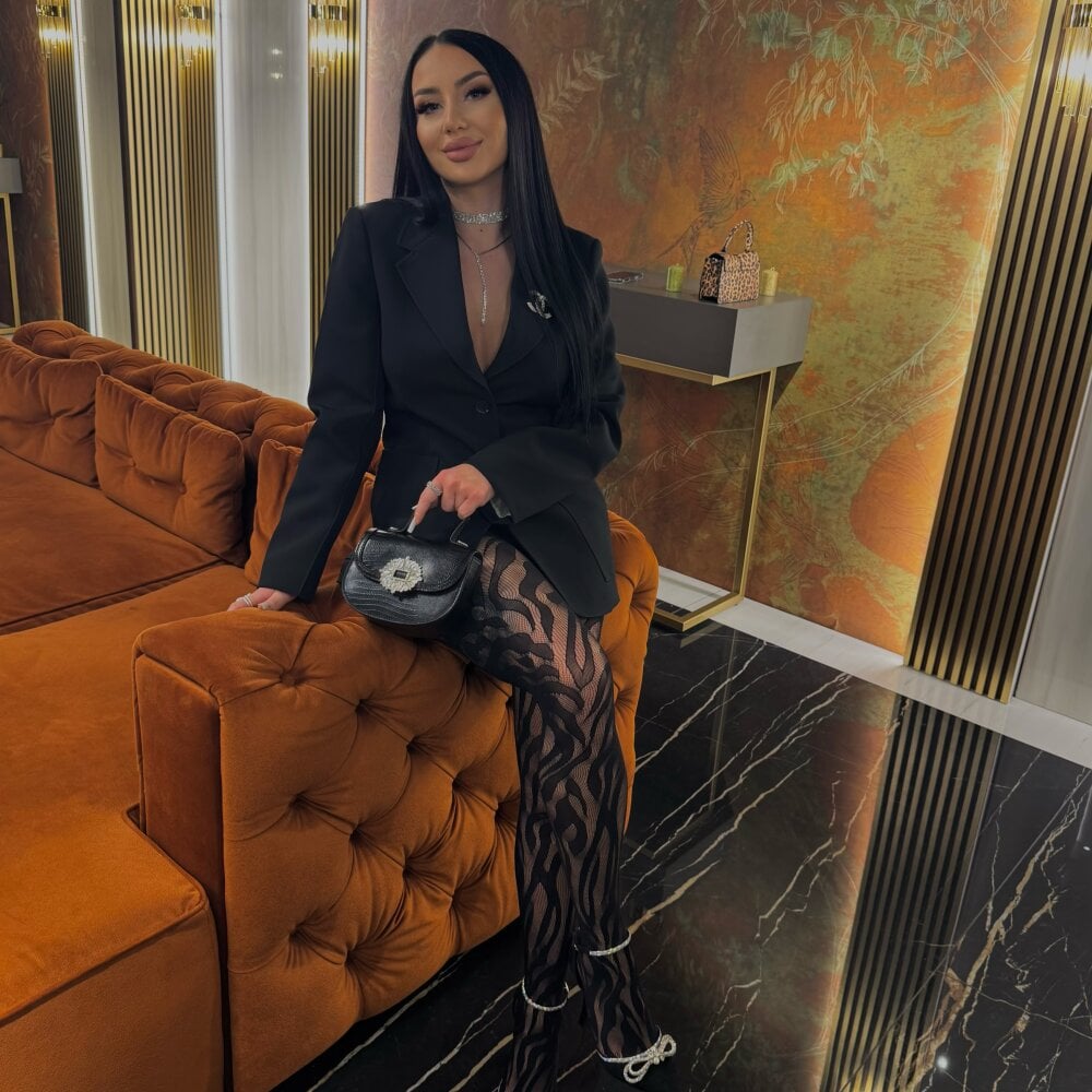 Live sex webcam photo for KemberlyEll #290302790