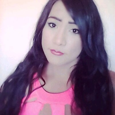 Miicheele32 Trans Cameltoe Free Webcam Striptease
