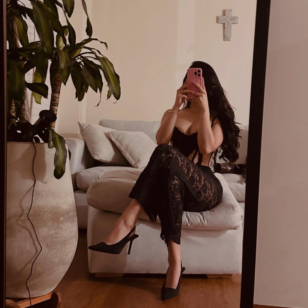 lina_quinn's chat room
