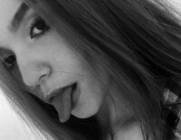 luciana_brulee's Offline Chat Room