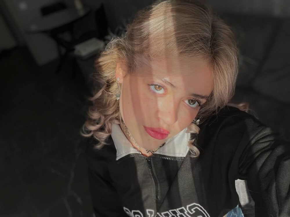 Mia_Barnes profile