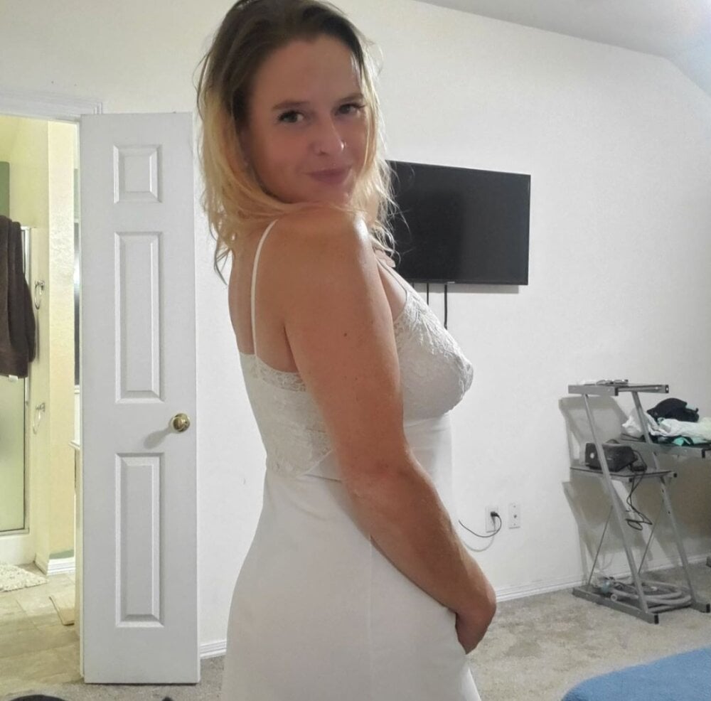 stripchat itismemm143 webcam profile pic via groupsexlivecams.com