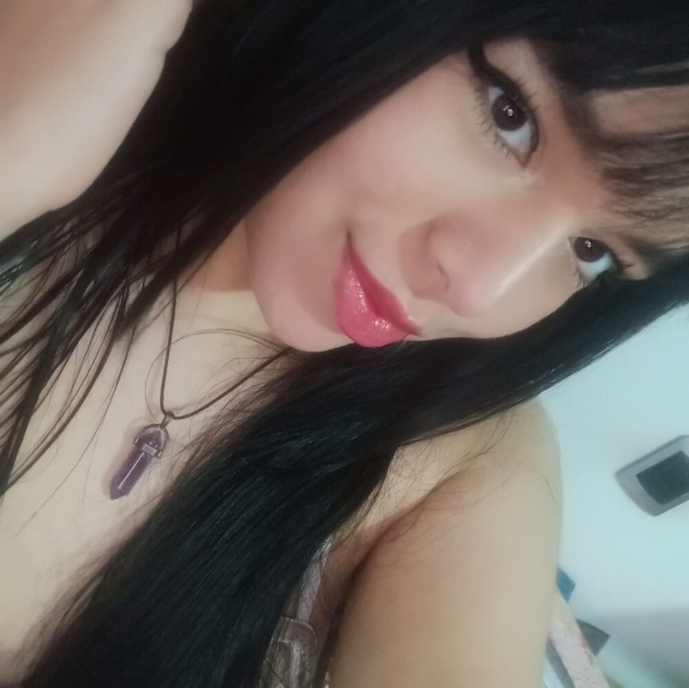 onaircams.com yuri_ichiko livesex profile in spanish cams