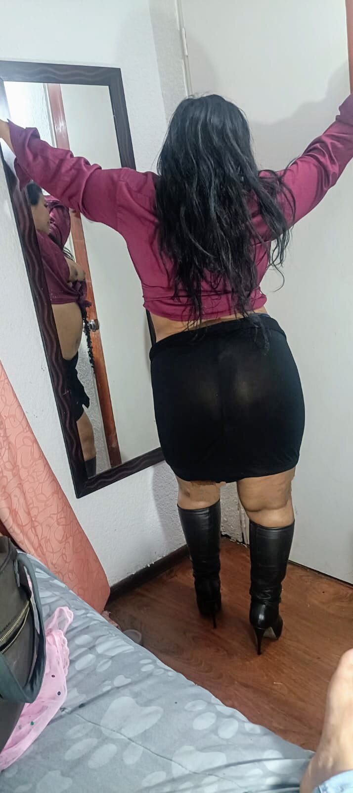 ebonylouishot
