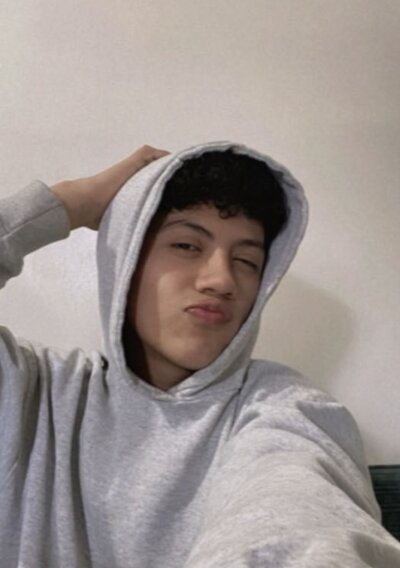 martinwev98 Live Cam on StripChat