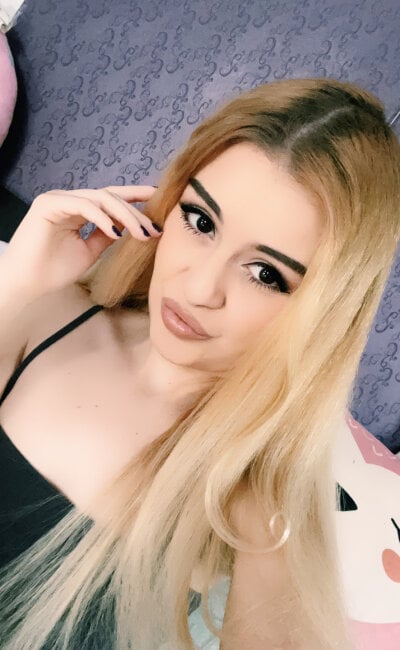 nicollewetpussy on StripChat