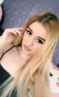 nicollewetpussy's Webcam Show