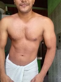 luciano_Large_box's webcam live show