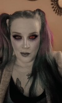 Trailertrashwhore's Offline Chat Room
