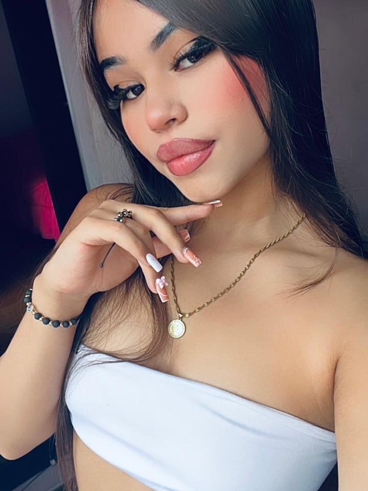 pretty_chanel webcam profile - British