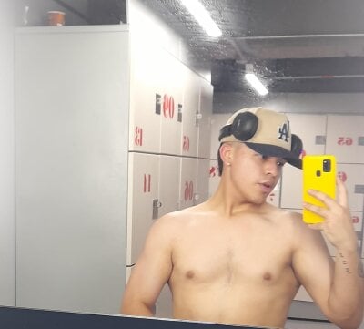 NoahVelvet_