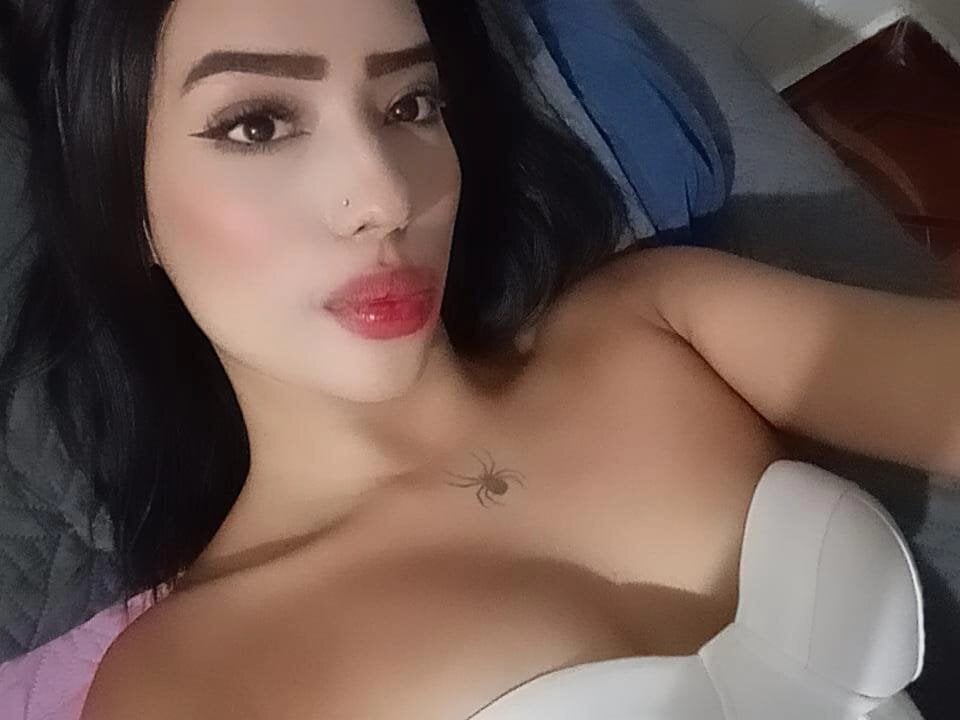 stripchat emiily_cooper_x webcam profile pic via free6cams.com