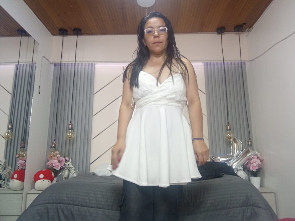 RubyThompson_ Offline XXX-chat