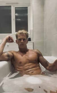 HotMale6pack's webcam live show