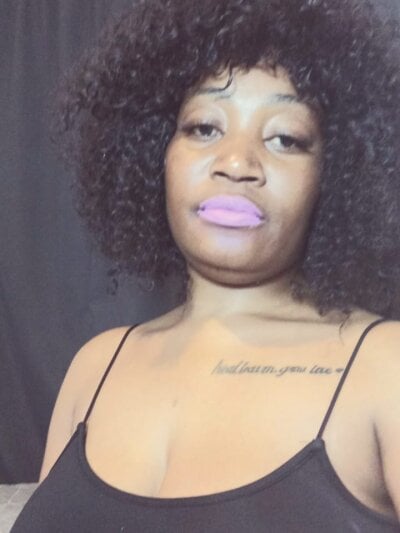 SweetPortableAmber on StripChat