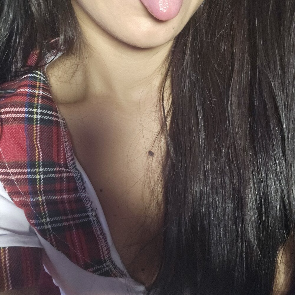 LegameKarmico Adlı Modelin Çevrimdışı XXX Sohbeti