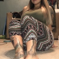 TheFeetress' Offline Chat Room