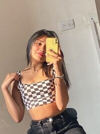 SaraSofia_pink's Offline Chat Room