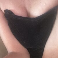 Sassyxhot23's Offline Chat Room