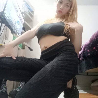 zhara_vertulinii Live Cam on StripChat and RICams