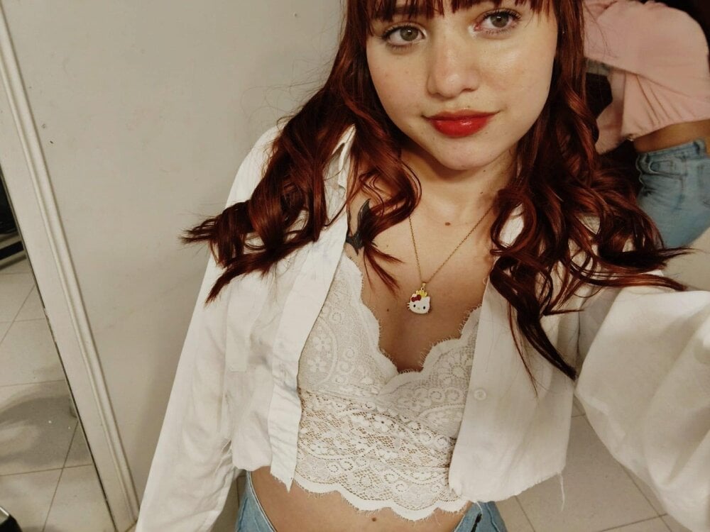 livesex.fan _aurora_jones livesex profile in on-your-screen-3 cams