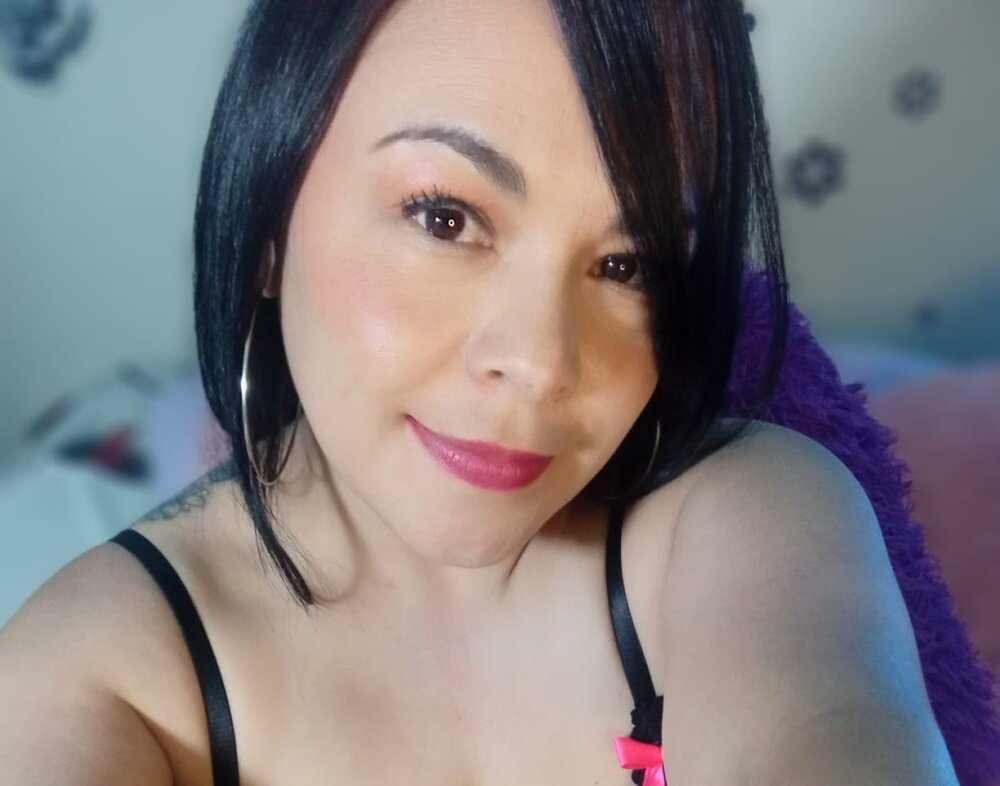 Live sex webcam photo for ALICE_BELLUCCI@xh #288371050