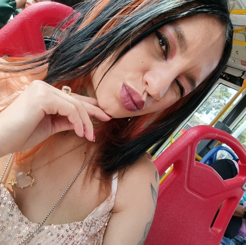 chatnmate.com lia_tomson livesex profile in second-circle-of-hell-lust cams