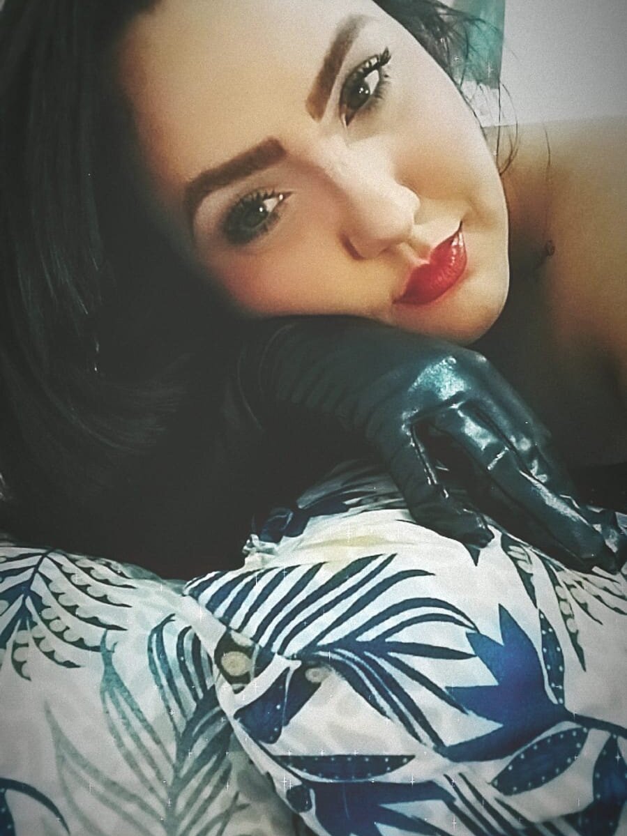 Live sex webcam photo for YessikaBaker #289968201
