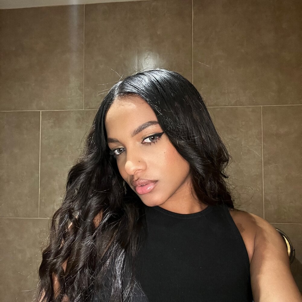 xoxomely profile