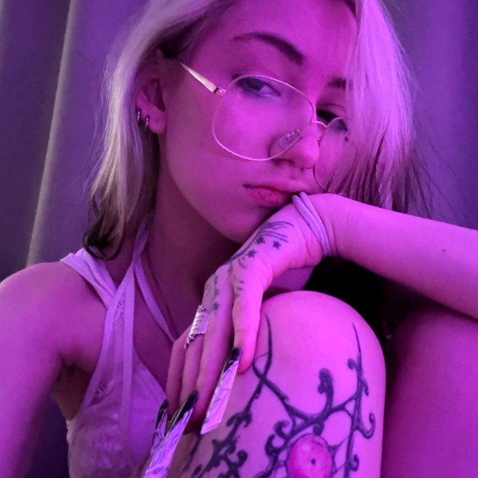 Live sex webcam photo for wingless__lala #289979421