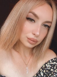_crystal_moon_1's Live Sex Cam Show