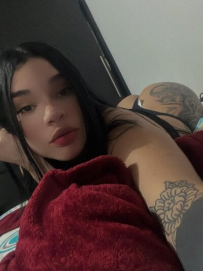 Veronica_111 on StripChat