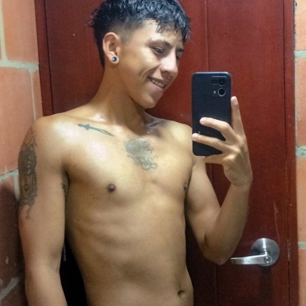 Watch  Julien_morty live on cam at StripChat