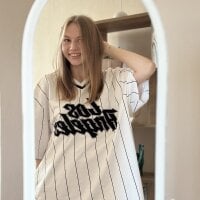 PollyCurington Adlı Modelin Çevrimdışı Sohbet Odası