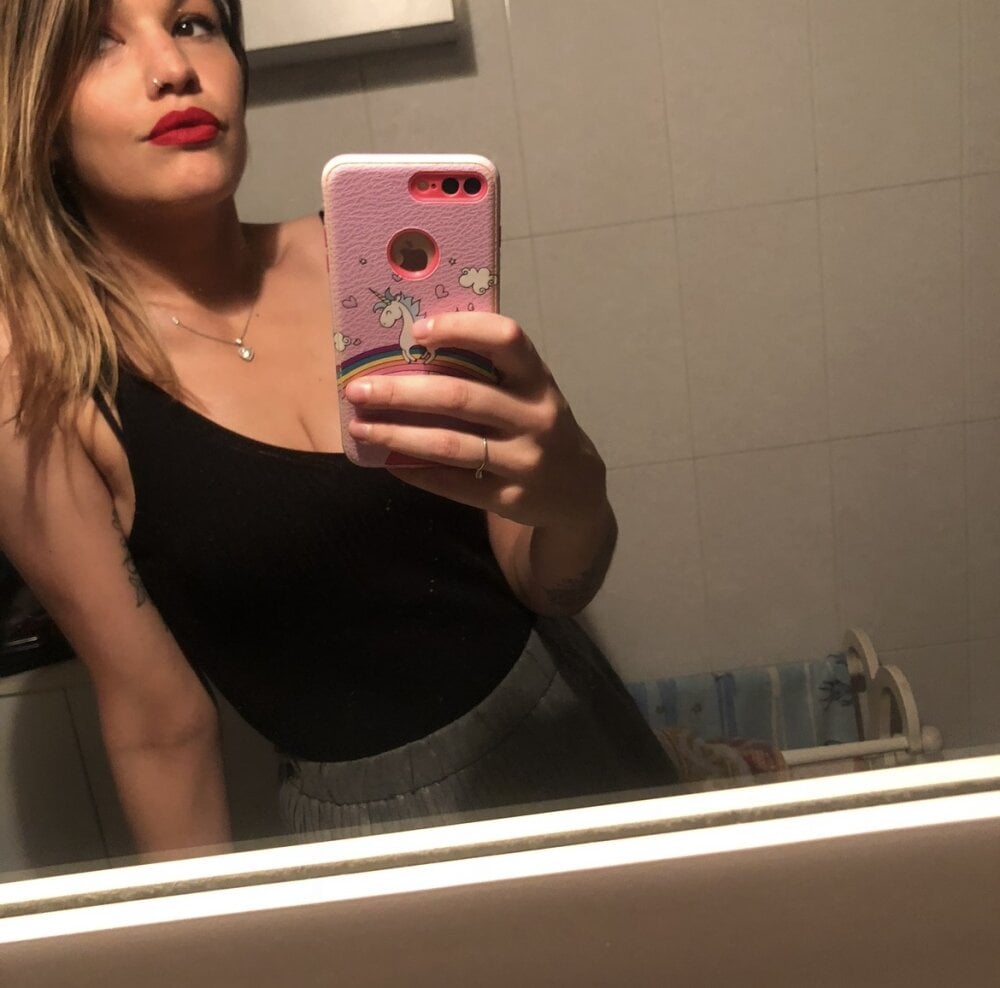sarettab90 from stripchat