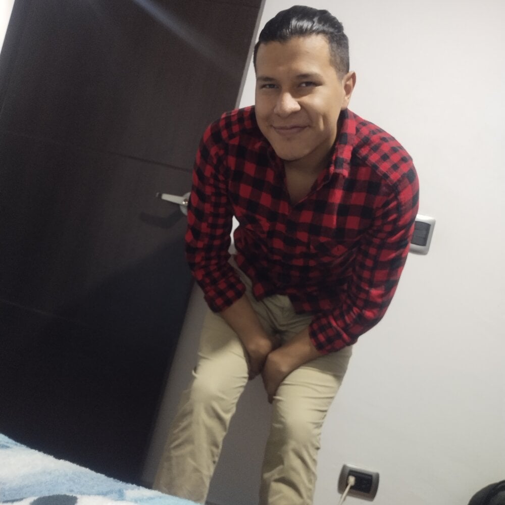 Live sex webcam photo for crislexus02 #290218506