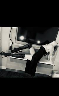 Laceylillian's Offline Chat Room