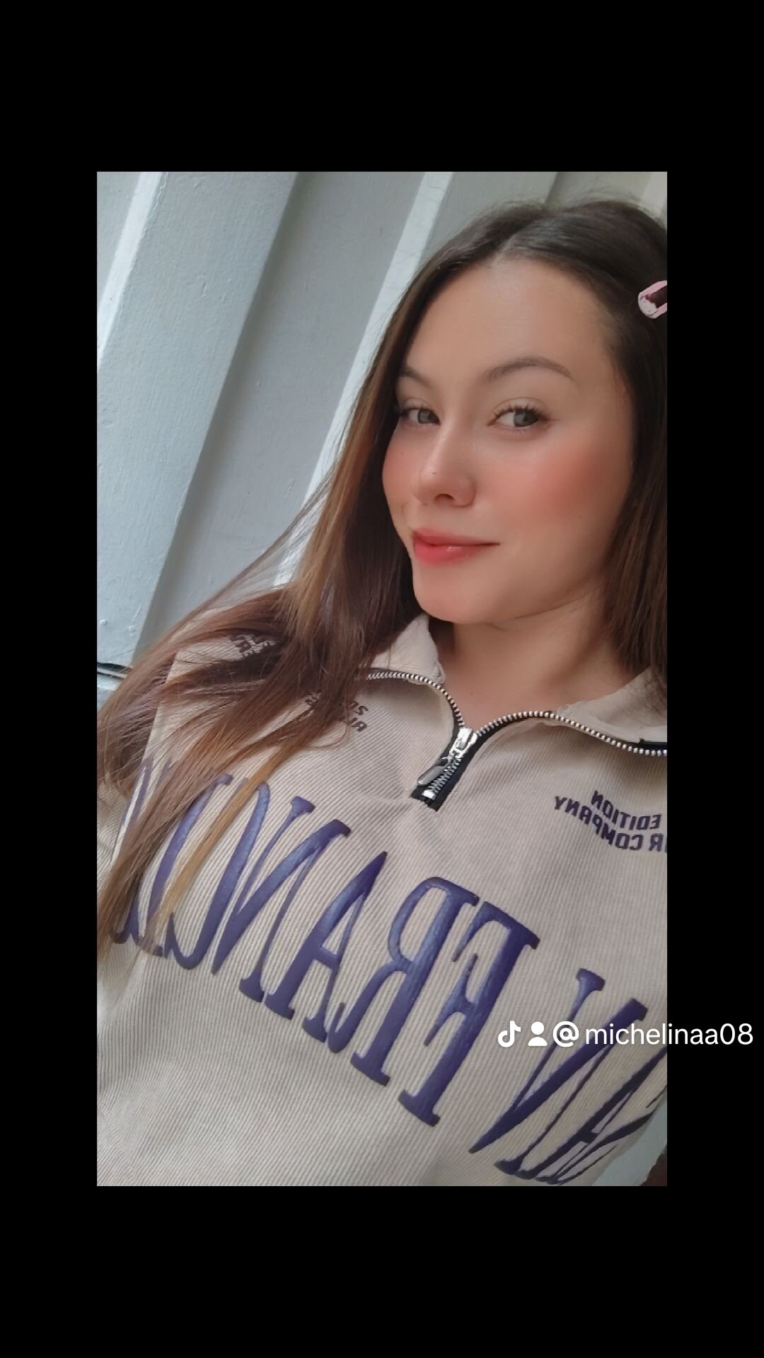 Emmy_tits