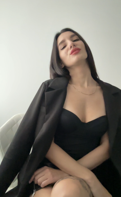 KristinLaur - Stripchat Lovense Best Cam2cam Girl 