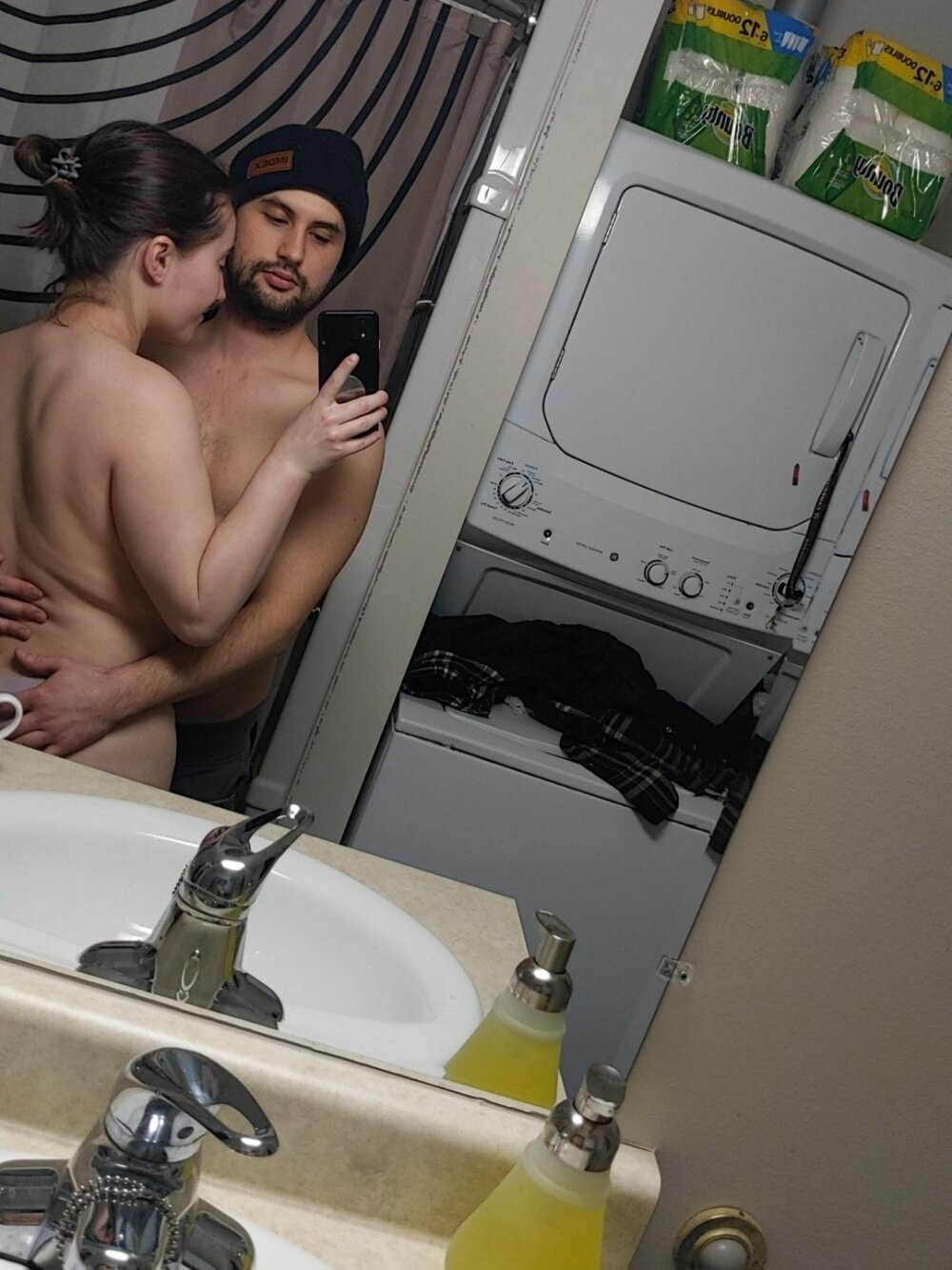 Kinkycouple1789's Offline Chat Room