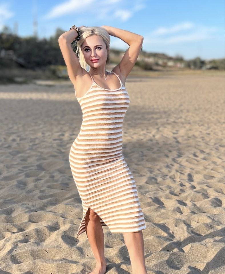 iluvcams.com arina_g livesex profile in somewhere-where-a-lot-of-love cams