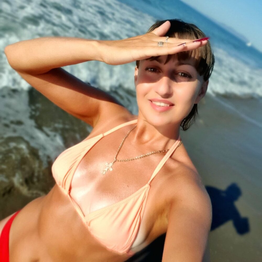 chatnmate.com lolanelsons livesex profile in online-from-8-pm-london cams