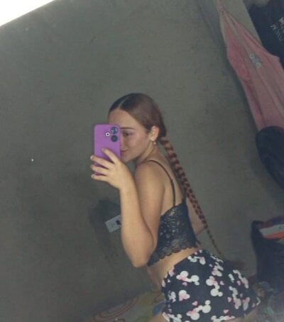 NikiBloom1