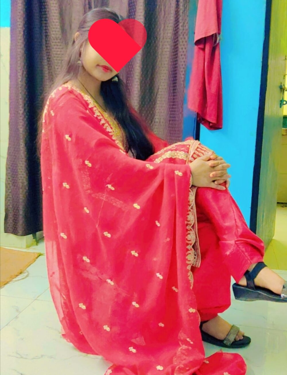 -Mahak live cam model at StripChat