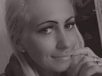 _HardcoreBabe_'s Offline Chat Room
